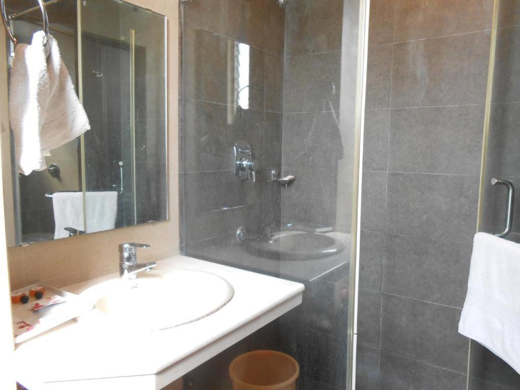 Hotel Victerrace Regency Kolkata Room photo